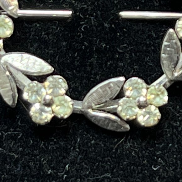 Vintage Kremnetz Silver Tone And Rhinestone Wreath Brooch Signed (4008) - Picture 3 of 6